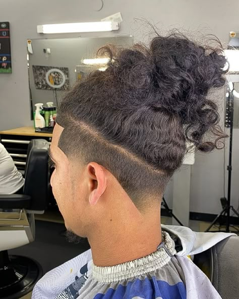 Man Bun With Fade, Curly High Bun, Taper Fade Long Hair, Mid Taper, Taper Fade Curly Hair, Afro Hairstyles Men, Fade Haircut Styles, Edgars Haircut, Mens Hairstyles Curly