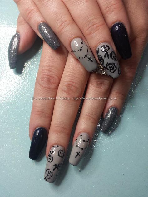 Black and grey gel polish with freehand roses and rosary bead nail art Polish Thanksgiving, Rosary Nails, Gray Nail Art, Thanksgiving Nails Color, Nails Training, Gray Nail, Grey Nail Art, Christmas Eyeshadow, Christmas Nail Art Easy