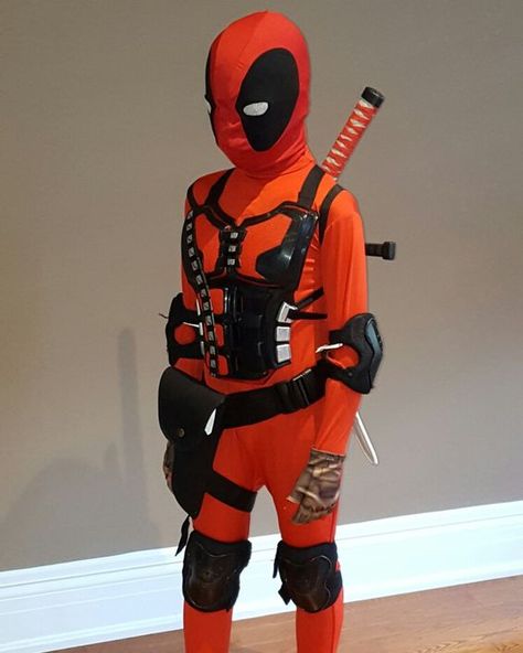 DIY Deadpool Costume | Your Costume Idea for Halloween, Mardi Gras and Carnival Deadpool Kids Costume, Diy Deadpool Costume, Deadpool Swords, Kids Deadpool Costume, Deadpool Halloween Costume, Deadpool Halloween, Deadpool Outfit, Combat Gloves, Kids Spiderman Costume