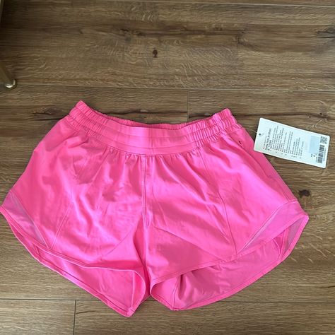 Lululemon Hotty Hot Lr Short 4 In Lined In Pink (Nwt) Lulu Wishlist, Lulu Tops, Cute Lululemon Outfits, Lulu Fits, Fun Halloween Outfits, Lululemon Outfit, Lulu Outfits, Light Grey Leggings, Dream Wishlist