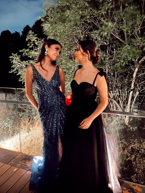 Prom Pics With Friends, Prom Dresses Inspiration, Prom Attire, Prom Picture Poses, Cocktail Dress Style, Prom Photoshoot, Dresses For Prom, Trendy Prom Dresses, Prom Poses