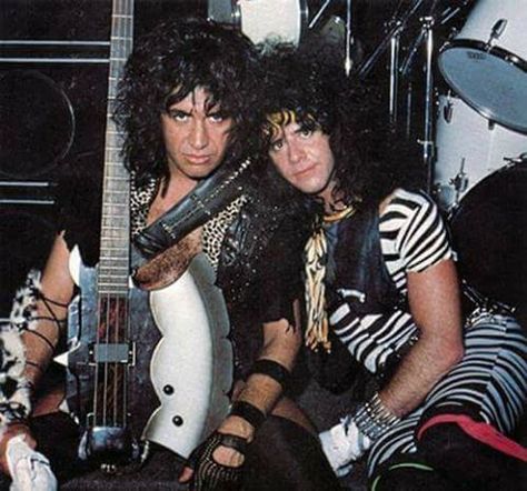 Heavens On Fire, Gene Simmons Kiss, Eric Singer, 80s Heavy Metal, Hair Metal Bands, Vinnie Vincent, Kiss Members, Eric Carr, 80s Hair Bands