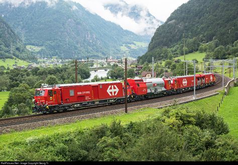 Brand new fire-fighting and rescue train "LRZ14" (Lösch- und Rettungszug LRZ14) of the SBB leaving Erstfeld for a test drive on the Gotthard line Rural Train Station, Fire Training, Work Train, Soviet Train Station, Midland Red Buses, Ho Model Trains, Train Cars, Swiss Railways, Lego Trains