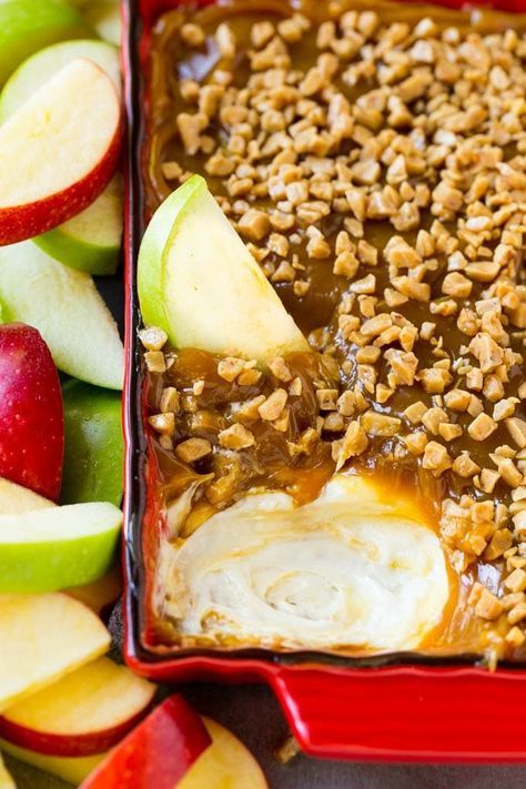 Caramel Apple Dip Recipe, Apple Dip Recipe, Caramel Apple Dip, Apple Slice, Caramel Dip, Apple Dessert, Sweet Dips, Apple Dip, Dip Recipes Easy