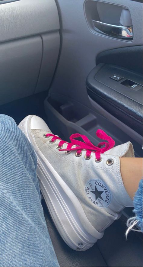 Shoes With Colored Laces, Colored Laces Converse, Pink Laces Shoes, White Converse With Pink Laces, Converse With Colored Laces, Jordans Preppy, Converse With Pink Laces, Evry Jewels Necklaces, Preppy Converse