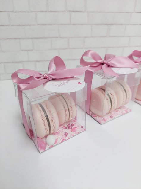 Macaron Gift Boxes, Sweets Bar, Baby Dedication, Wedding Gift Boxes, Sweet 16 Parties, Wedding Favor Boxes, Cake Decorating Tips, Birthday Favors, Favor Boxes