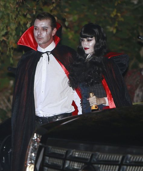 Gavin Rossdale and Gwen Stefani as Vampires Chucky And His Bride, Celebrity Couple Costumes, Dracula Costume, Halloween Costumes 2014, Khloe Kardashian And Tristan, Vampire Costumes, Celebrity Halloween, Celebrity Costumes, Crazy Costumes