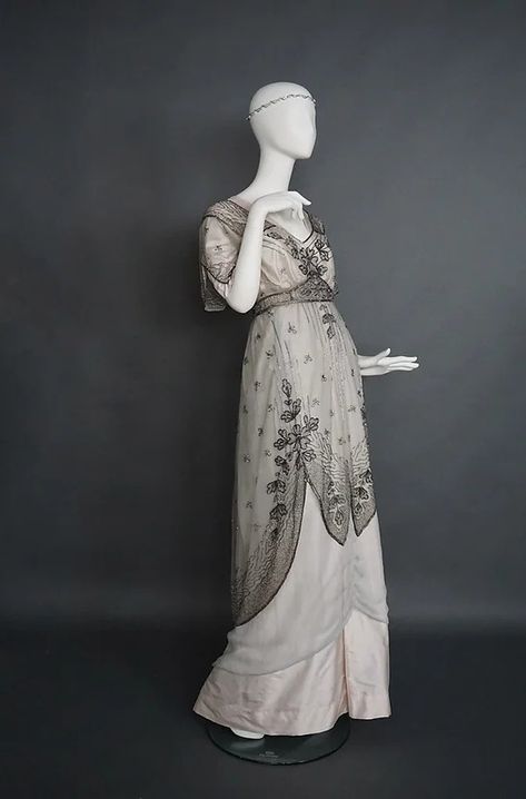 GANDIVA | Belle Epoque Evening Dress 1912 1910s Evening Gowns, 1912 Dress, 1910 Dress, 1912 Fashion, 1900s Dress, 1920s Evening Dress, Titanic Dress, Antique Wedding Dresses, Edwardian Dresses