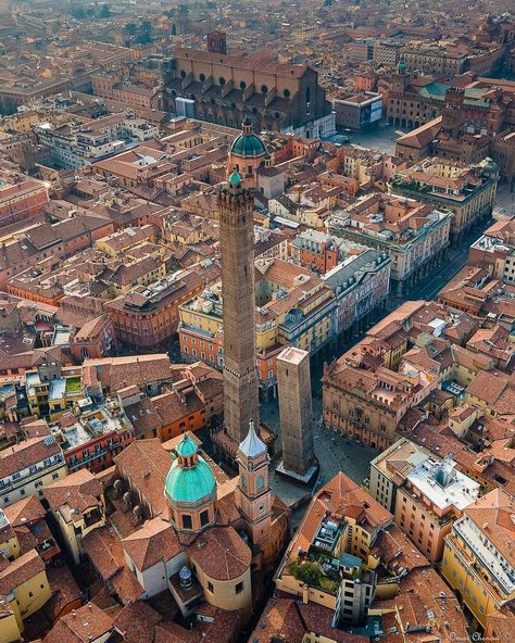 Le Vatican, Pier Paolo Pasolini, Living In Italy, Bologna Italy, Emilia Romagna, Ancient Ruins, Civil Engineering, Bologna, Amazing Architecture