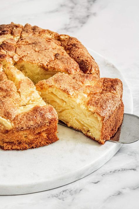 Morning Snacks, Apple Cake Recipe Easy, Custard Cake Recipes, Moist Apple Cake, French Foods, English Scones, Easy Apple Cake, French Apple Cake, Apple Cake Recipe