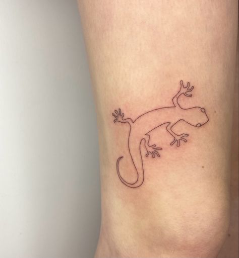 #gecko #finelinetattoo #singleneedletattoo #salamander #tattooideas #legtattoo #kneetattoo Salamander Tattoo Design, Gekko Tattoo, Simple Lizard Tattoo, Fine Line Lizard Tattoo, Small Gecko Tattoo, Small Lizard Tattoo, Lizard Tattoo Meaning, Simple Gecko Tattoo, Tattoo Lizard