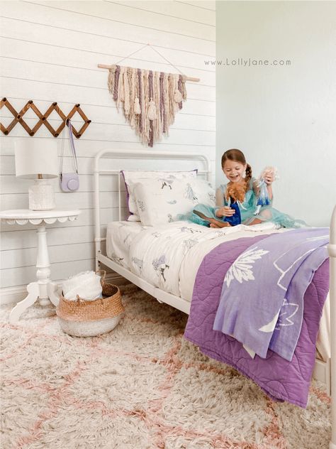 2 Bedroom Ideas, Elsa Bed, Frozen Bedroom Ideas, Mirror Gallery Wall Ideas, Frozen Inspired Bedroom, Elsa Bedroom, Frozen Bedroom Decor, Elsa Room, Frozen Themed Bedroom