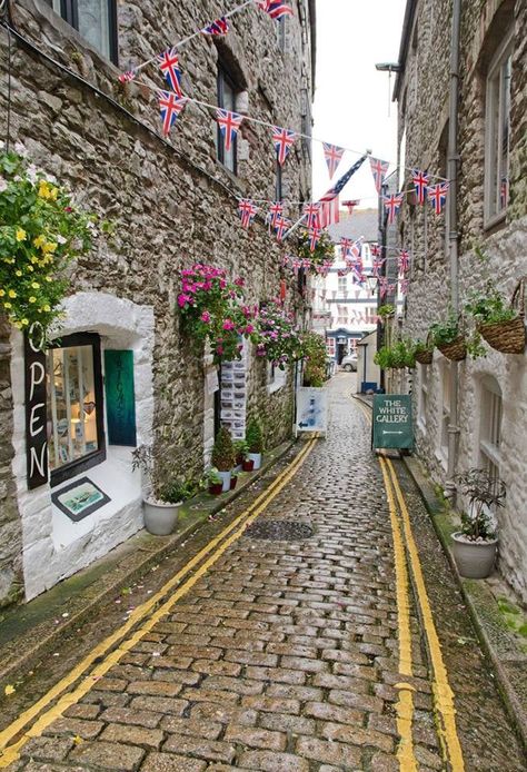 Plymouth England, England Aesthetic, The Barbican, Moving To England, Storefront Signs, The Mayflower, Devon England, West Country, May Flowers