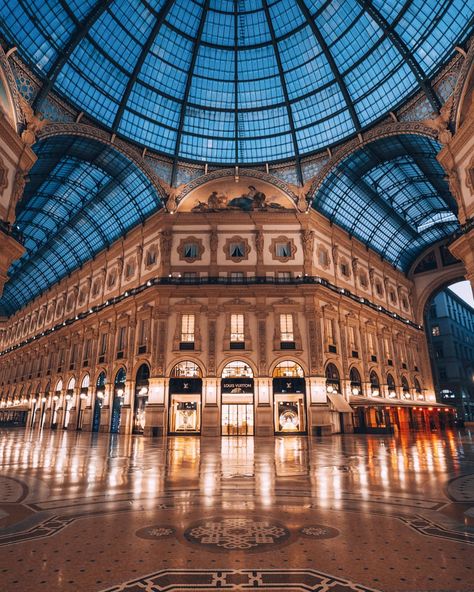 Roberto Povero on Instagram: “Early mornings in Milan: when the city is at its quietest and you can admire this marvelous architecture in all its beauty ✨ Galleria…” Italy In June, Where To Go In Italy, Best Time To Travel, Travel In Italy, Landmarks Art, Time To Travel, Places In Italy, Early Mornings, Italy Travel Tips