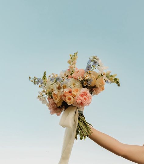 Peach Wedding Bouquet, Wedding Color Schemes Spring, Samantha Wedding, Floral Arch Wedding, Wedding Color Pallet, Pastel Bouquet, Dream Wedding Decorations, Peach Wedding, Pastel Wedding