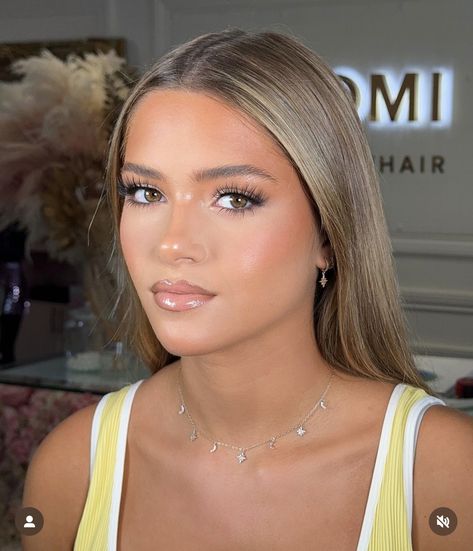 Half Prom Makeup, Prom Makeup For Brown Eyes Blonde Hair, Prom Make Up Hazel Eyes, Prom Makeup Pink Lip, Simple Makeup For Homecoming, Pretty Prom Makeup For Brown Eyes, Soft Glam For Prom, Makeup To Match Yellow Dress, Light Glam Prom Makeup