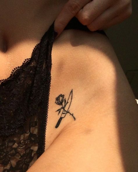 Hip Tattoos For Girls, Tattoo On Hip Bone, Pelvic Tattoos, Side Hip Tattoos, Tattoo Hip, Hip Bone, Bone Tattoos, Hip Tattoos Women, Cute Tattoos For Women