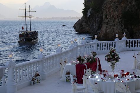 Destination Wedding Turkey, Wedding In Turkey, Iranian Wedding, Fancy Wedding Cakes, Royal Wedding Cake, German Wedding, Turkey Wedding, Hotels In Turkey, Indian Marriage