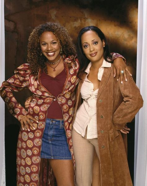 Essence Atkins Half And Half, Rachel True Half And Half, Essence Atkins 90s, Mona Half And Half Outfits, Essence Atkins, Guyanese Women, Everybody Hates Chris, Rachel True, Sporty Glam