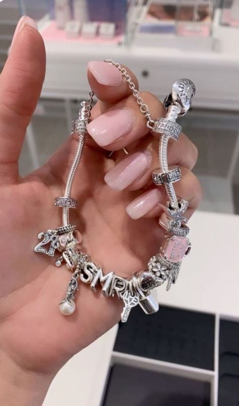 Pandora Bracelet On Wrist, Pandora Necklace Ideas, Pandora Charm Necklace, Pandora Bracelet Charms Ideas, Charm Bracelets For Girls, Girly Bracelets, Pandora Bracelet Designs, Dope Jewelry Accessories, Pretty Jewelry Necklaces