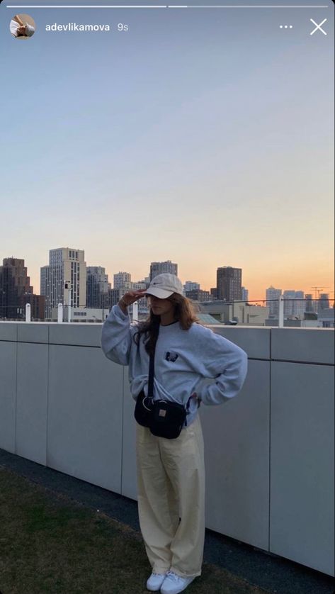 Sacoche Carhartt Outfit, Carhartt Bag Aesthetic, Carhartt Bag Outfit, Casual Oversized Outfits, Carhartt Outfit, Bum Bag Outfit, Carhartt Bag, Autumn Fits, Cute Comfy Outfits