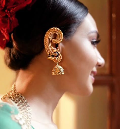 Gold Kan Bala Design, Gold Kaan Design, Gold Earing Design New For Bride, Gold Earcuffs Earrings Indian, Kan Bala Gold, Jwellary Unique Gold Design, Ear Cuffs Gold Indian, Bengali Gold Jewellery, Full Earrings