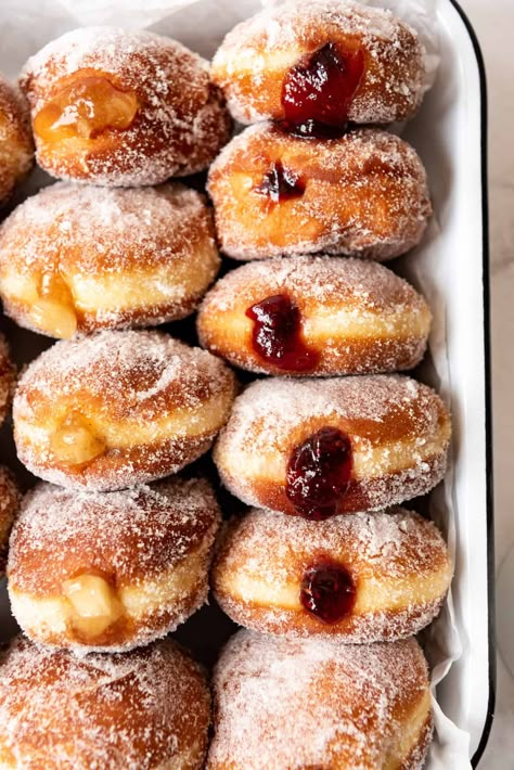 Packzi Recipe, Jelly Filled Donuts Recipe, Homemade Jelly Donuts Recipe, Fat Tuesday Recipes, Jelly Donuts Recipe, Donuts Recipe Easy, Jelly Custard, Polish Donut, Jelly Donuts