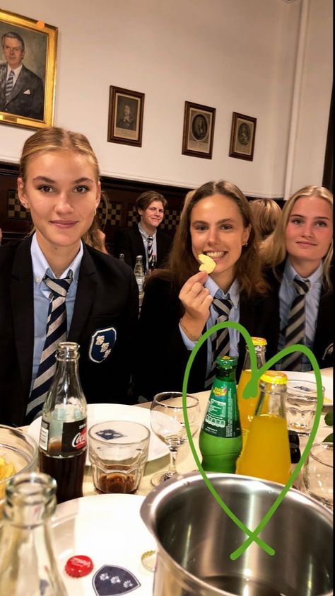 Swiss Boarding School Aesthetic, Fancy School Uniform, Girls Boarding School, Boarding School Life, British School Uniform, Private School Uniforms, Suits And Ties, British High School, Blonde And Brunette Best Friends