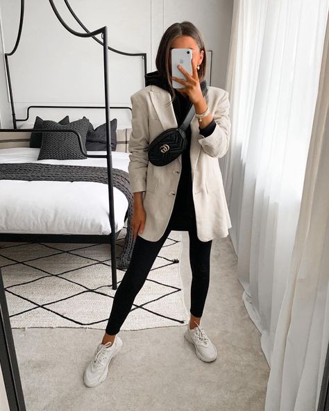 Phoebe Gore, Everyday Uniform, Ny Outfits, Blazer Outfit, Elegante Casual, Festival Looks, Blazer Outfits, Casual Winter Outfits, Sneakers Outfit