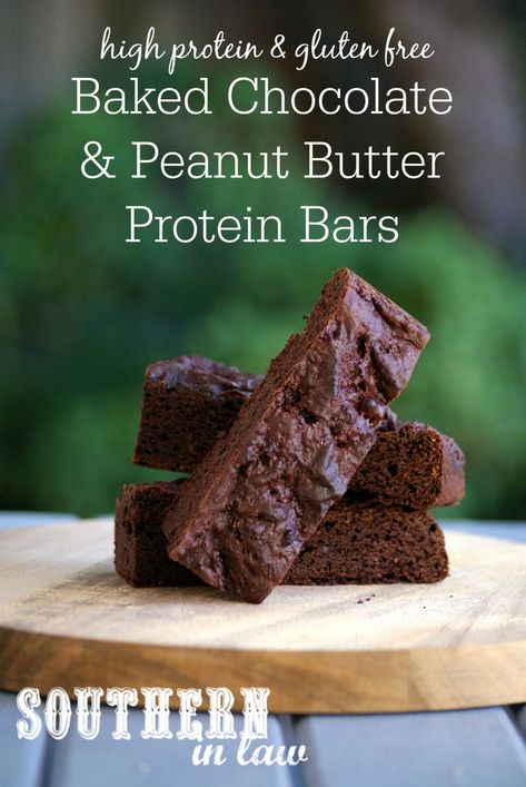 Healthy Baked Chocolate and Peanut Butter Protein Bars Recipe - low fat, gluten free, high protein, clean eating friendly, sugar free High Protein Clean Eating, Protein Clean Eating, Protein Bars Recipe, Low Carb Bars, Low Carb Protein Bars, Peanut Butter Protein Bars, High Protein Bars, Peanut Flour, Protein Bars Homemade