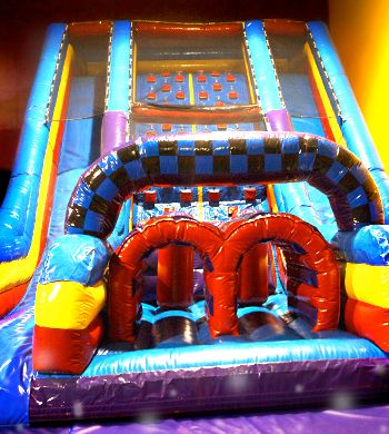 Indoor Bounce House, Jump House, Childhood Aesthetic, Dreamcore Aesthetic, Bounce Houses, Bouncy House, Nostalgia Core, 2000s Nostalgia, Dreamcore Weirdcore