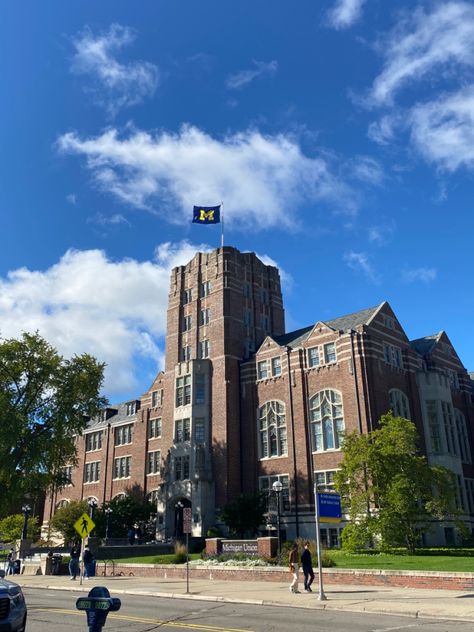 university of michigan go blue fall pretty building college campus Oakland University Michigan, Michigan University Aesthetic, University Of Michigan Aesthetic, University Of Michigan Campus, University Michigan, College Core, Campus Aesthetic, Winter Semester, Michigan College