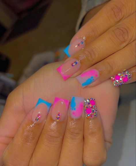 Gender Reveal Nail Ideas Acrylic, Gender Reveal Nails Ideas Short, Cute Baby Blue Nails Short, Pink And Blue Nails Short, Short Gender Reveal Nails, Gender Reveal Nails Short, Boy Baby Shower Nail Ideas, Gender Reveal Nails Ideas Simple, Pink And Blue Nails Gender Reveal