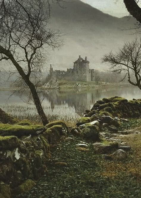 Kilchurn Castle, Scotland Victorian Forest Aesthetic, Fantasy Abandoned Castle, Irish Fantasy Aesthetic, Irish Castle Aesthetic, Castle Green Aesthetic, Kilchurn Castle Scotland, Scottish Castle Aesthetic, Green Castle Aesthetic, Green Magic Aesthetic