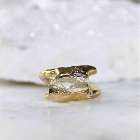 Sunstone Ring, Schmuck Gold, Oregon Sunstone, Rough Jewelry, Raw Gemstone Jewelry, Raw Stone Ring, Organic Jewelry, Gold Rings Fashion, Gold Gemstone Ring