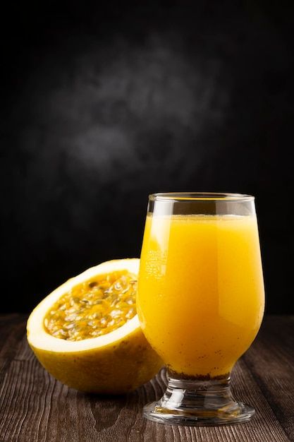 Photo glass with passion fruit juice and... | Premium Photo #Freepik #photo #healthy-juice #healthy-drink #fruit-drink #natural-juice Orange Juice Brands, Sugar Free Smoothies, Orange Juice Recipes, Orange Juice Drinks, Simply Orange, Post Workout Smoothie, Passion Fruit Juice, Juice Branding, Workout Smoothies