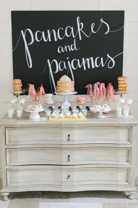 Pancakes and pajamas birthday party: http://www.stylemepretty.com/living/2016/09/01/pancakes-and-pajamas-a-k-a-the-best-sleepover-party-idea-ever/ Photography: Ruth Eileen - http://rutheileenphotography.com/ Pajama Birthday Parties, Teenager Party, Brunch Party Decorations, Pancake Party, Pyjamas Party, Pancakes And Pajamas, Sleepover Birthday, Anniversaire Diy, Pj Party