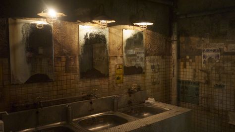 Modern Japanese Bathroom, Bathroom Drawing, Kowloon Walled City, City Bathrooms, Public Bathroom, Grunge Pictures, Public Bathrooms, Walled City, Decoration Originale