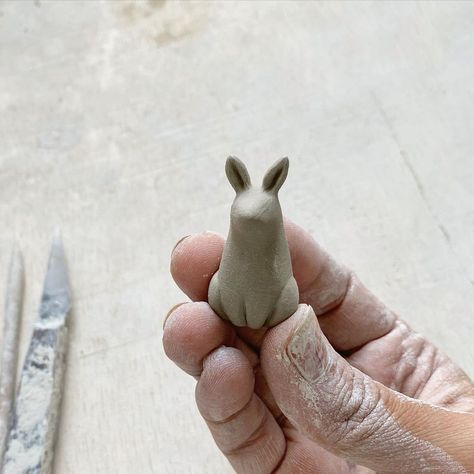 Air Dry Clay Bunny, Bunny Pottery, Spring Ceramics, Easter Ceramics, Clay Rabbit, Bunny Clay, Pottery Bunny, Ceramic Bunnies, Bunny Sculpture