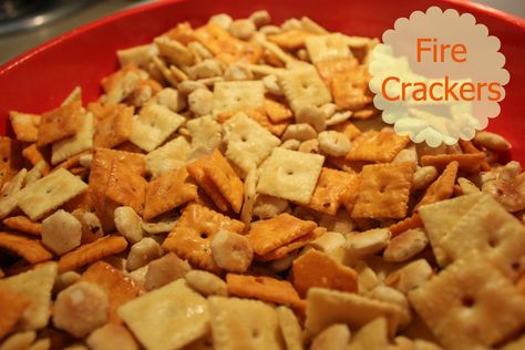 Fire Crackers Recipe, Firecracker Crackers, Fire Crackers, Fire Cracker, Crackers Recipe, Snack Mix Recipes, Mix Recipes, Vegetarian Keto, Cracker Recipes