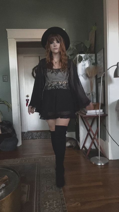 Let's give a big round of applause for the most creative Halloween costumes: Summer Grunge Outfits, Date Night Outfit Summer, Outfits 70s, Witch Outfit, Alt Fashion, Indie Fashion, Hippie Outfits, Alternative Outfits, Cosplay Outfits