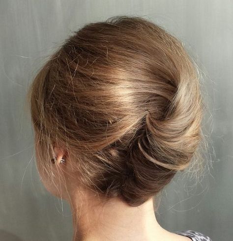 low-hanging swirl twist French Roll Hairstyle, Sanggul Modern, French Twist Updo, Haircut Styles For Women, Short Haircut Styles, Roll Hairstyle, French Twist Hair, Fashion Hairstyles, Hair Diy