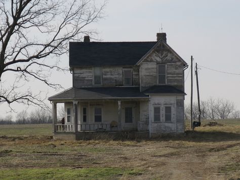 Old Farmhouse Abandoned Detroit, Folk Victorian, Farmhouse Floor Plans, Old Abandoned Houses, Victorian Farmhouse, Abandoned House, Abandoned Mansions, Old Farm Houses, Old Farmhouse