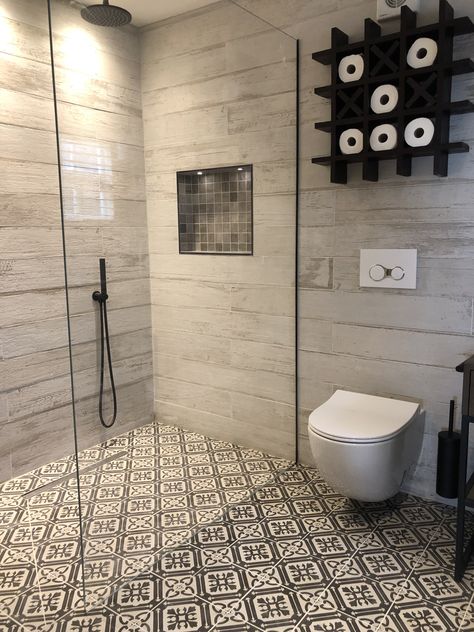 Modern Kitchen Colors, Tiles Kitchen Floor, Wood Effect Wall, Wood Tile Shower, Fully Tiled Bathroom, Tile Walk In Shower, Small Bathroom Inspiration, Creative Tile, Bathroom Shower Walls