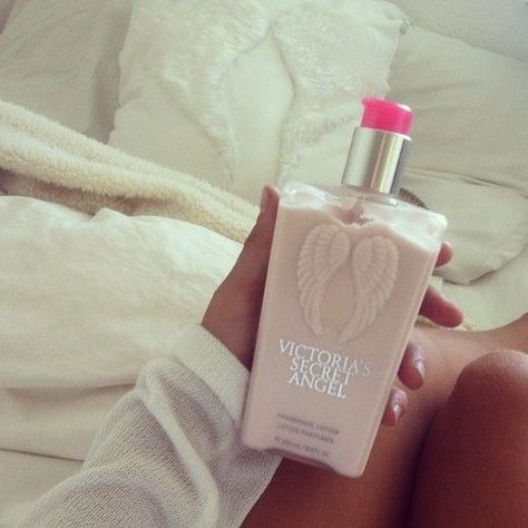 Profumo Victoria Secret, Victoria's Secret Aesthetic, Tumblr Girly Aesthetic 2013, Koleksi Parfum, 2010s Aesthetic, Pink Tumblr Aesthetic, Girls Tumbler, Victoria's Secret Angel, Pink Girly Things