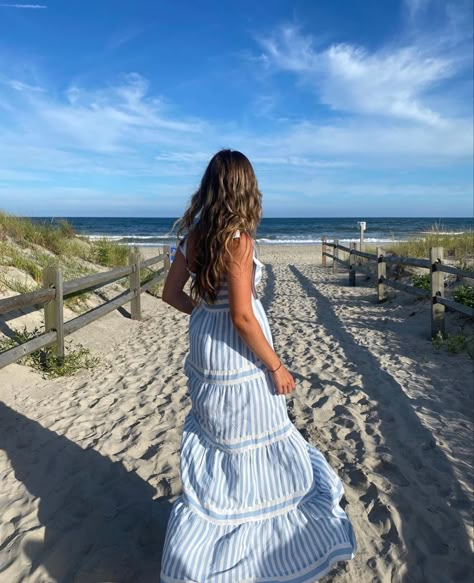 Cape Cod Aesthetic, Grandma Clothes, Nantucket Summer, Grandma Aesthetic, Dreamy Style, Hamptons Summer, Coastal Granddaughter, Coastal Life, Coastal Grandma