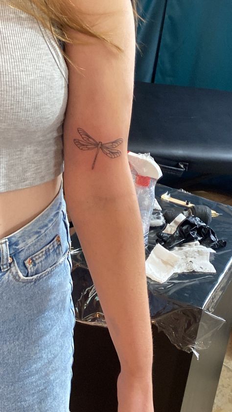 Gradonfly tattoo Dragonfly Tattoo On Arm, Dragonfly Tattoo Fine Line, Line Art Dragonfly Tattoo, Linework Dragonfly Tattoo, Line Work Dragonfly Tattoo, Dragonfly Tattoo Danty, Bicep Tattoo Women, Mum Tattoo, Basic Tattoos