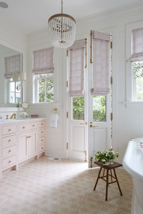 Lake House Interior Design, Lake House Interior, Southern Living Magazine, Charleston Homes, Home Luxury, Gal Meets Glam, Pink Bathroom, Southern Home, Beautiful Bathrooms