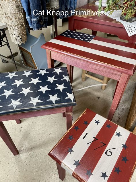 Patriotic Furniture, Fouth Of July Crafts, Primitive Americana Decor, Patriotic Crafts Diy, American Flag Crafts, Americana Paint, Army Crafts, Rustic Wood Crafts, Americana Crafts