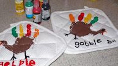 Diy Potholders, Thanksgiving Crafts For Toddlers, Easy Diy Thanksgiving, Diy Turkey, Thanksgiving Crafts Preschool, Easy Diy Home Decor, Turkey Crafts, Thanksgiving Preschool, Diy Home Decor Crafts